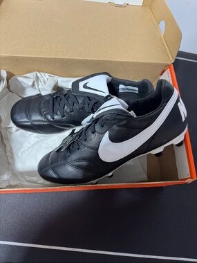 Nike Men’s Premier II FG Soccer Cleats